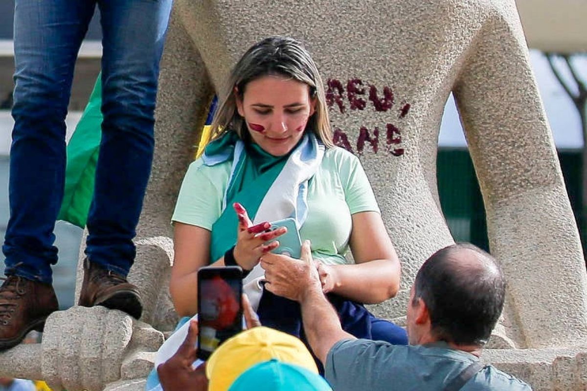 PL cogita lançar Débora do Batom como candidata a deputada em 2026