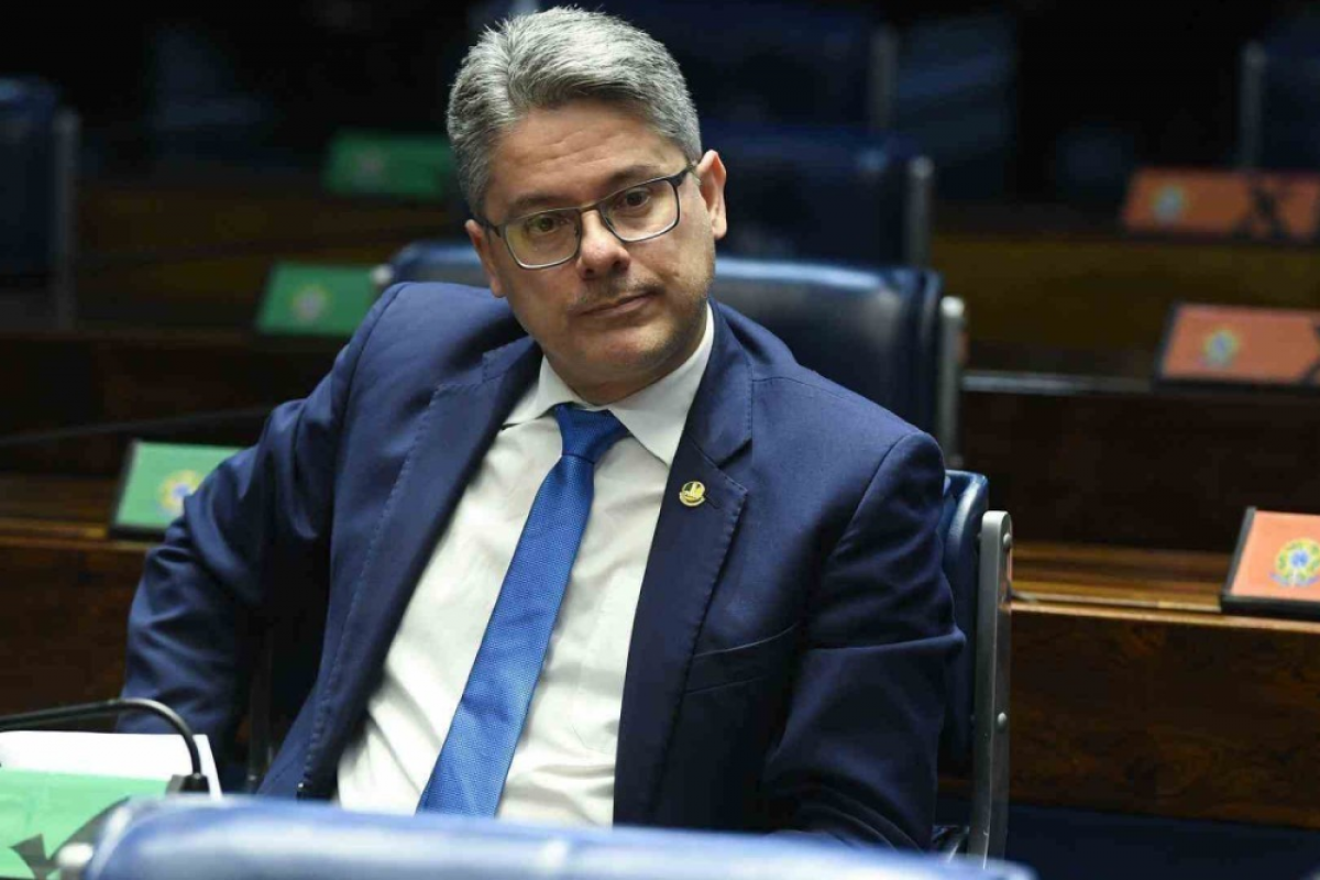 Relator da PEC da Blindagem cita políticos ao criticar proposta na CCJ