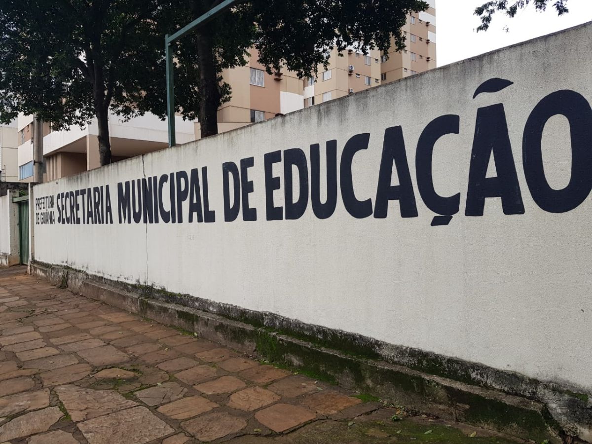 Prefeitura de Goiânia tem compra de livros questionada pelo TCM