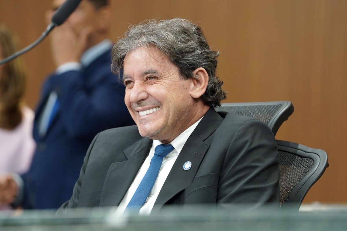 Clécio Alves não votou pedido de calamidade pública porque está em viagem de luxo a Dubai