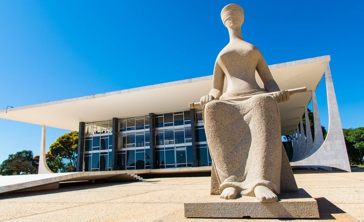 Advogado goiano processa papa, Lula, Bolsonaro e Bill Gates em ação de R$ 12 bilhões no STF