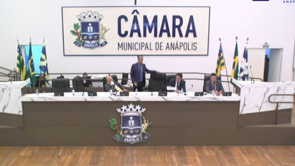 Legendários são deixados de lado em sessão esvaziada da Câmara de Anápolis
