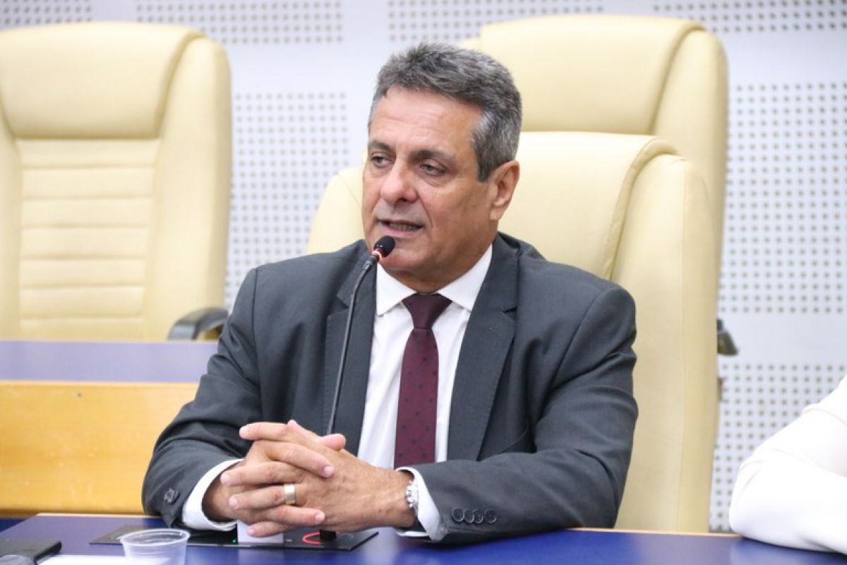 Denício Trindade defende taxa do lixo e afirma que é “remédio amargo”