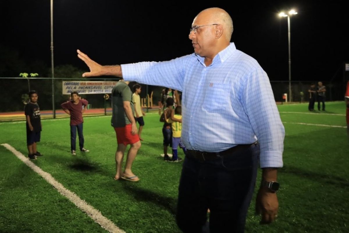 Com dispensa de licitação, Rogério Cruz torra R$ 770 mil com 2 palestrantes