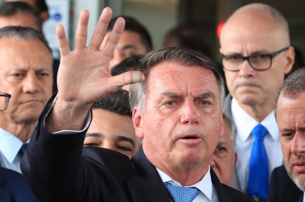 Bolsonaro deve receber alta hospitalar na sexta-feira, mas não retorna à prisão