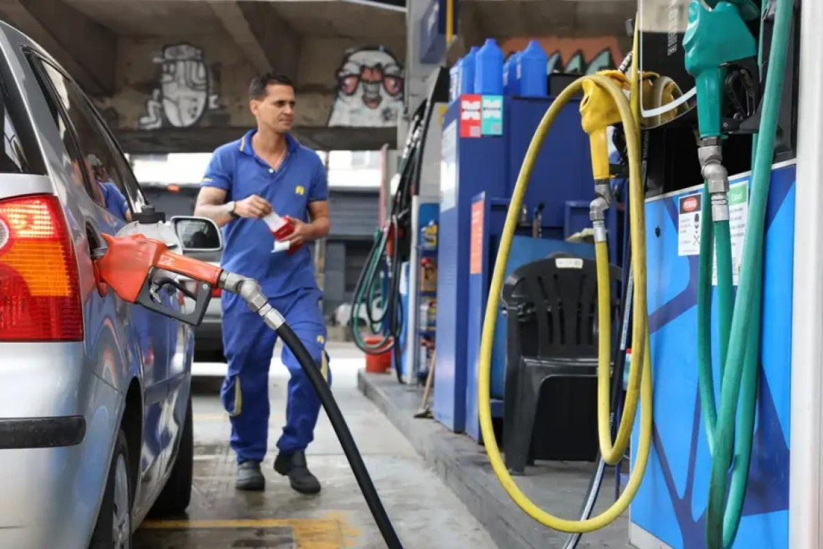 Governo prorroga subsídio de R$ 0,44 por litro da gasolina por mais 30 dias