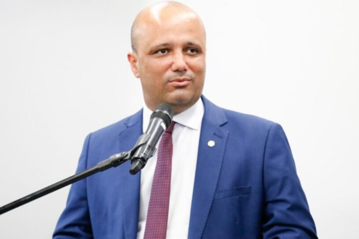 Vitor Hugo ainda sonha com o Senado enquanto aguarda desfecho dos processos contra Gayer