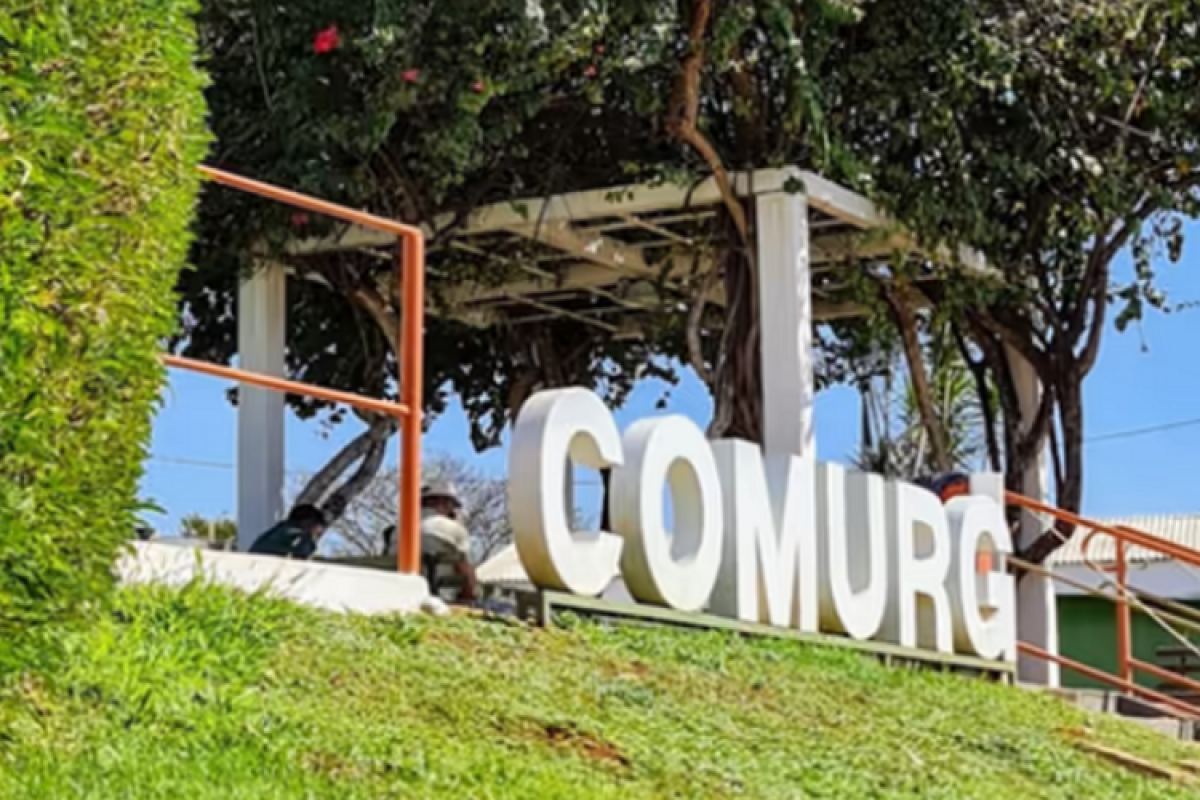 Jardineira da Comurg pede proteção após relatar repasse de dinheiro em acordo trabalhista