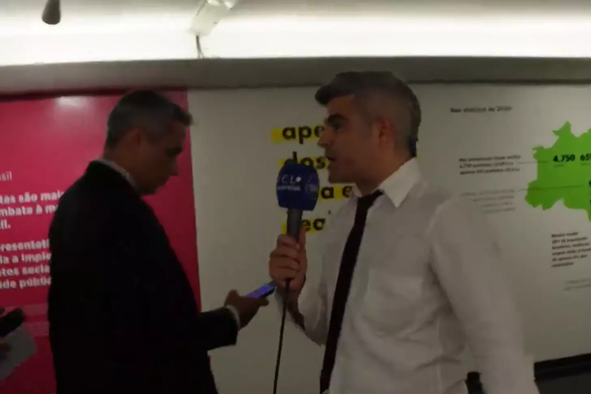 Gustavo Gayer foge de pergunta sobre impeachment do STF com desculpa do filho