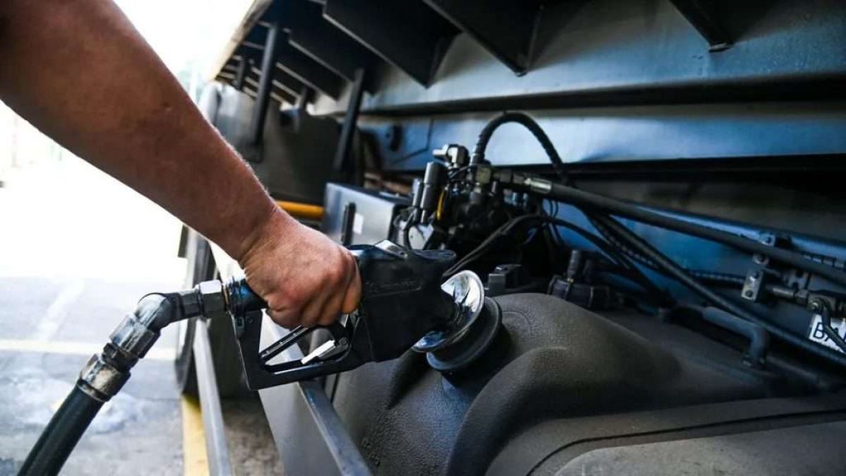 Caminhoneiros suspendem greve e vão negociar com o governo federal