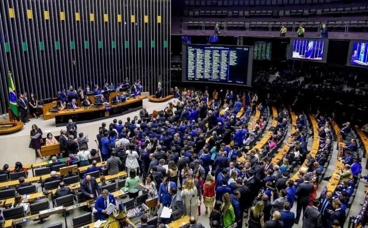 Comissão da Câmara aprova projeto que proíbe horário de verão no Brasil