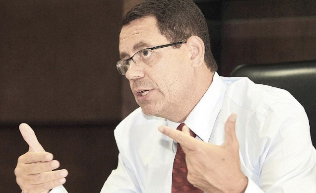 Edson Ferrari mantinha a namorada trabalhando em seu gabinete do TCE