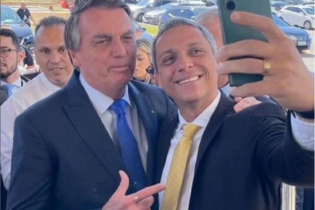 Deputada Erika Hilton comenta indiciamento de Gustavo Gayer nas redes sociais