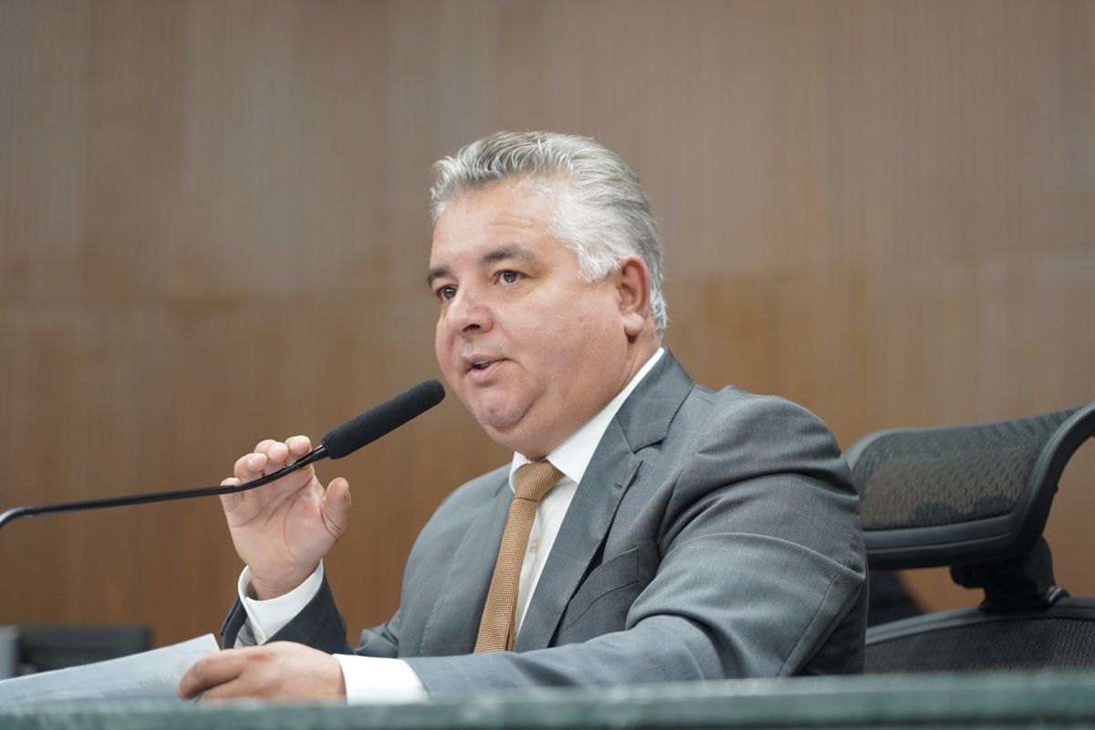 Charles Bento alerta sobre risco de agressão física e defende punição a Amauri