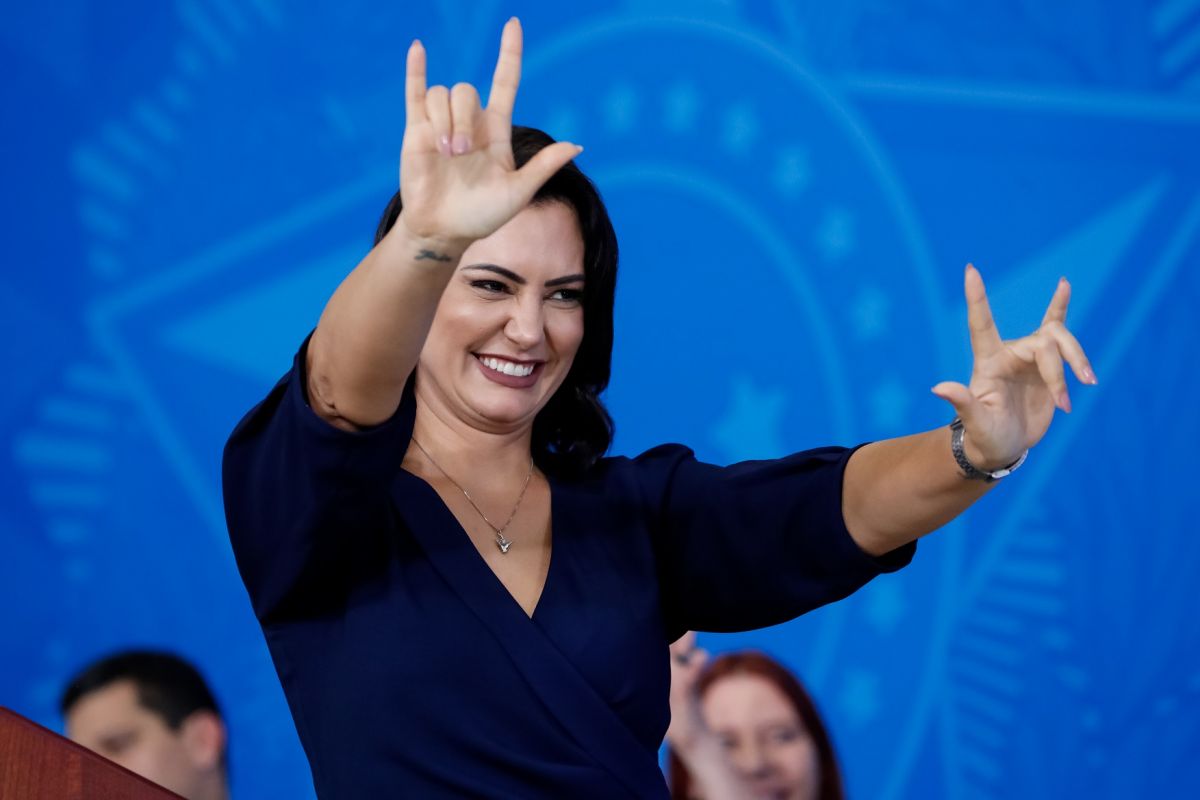 Michelle Bolsonaro entra em rota de colisão com filhos de Jair Bolsonaro