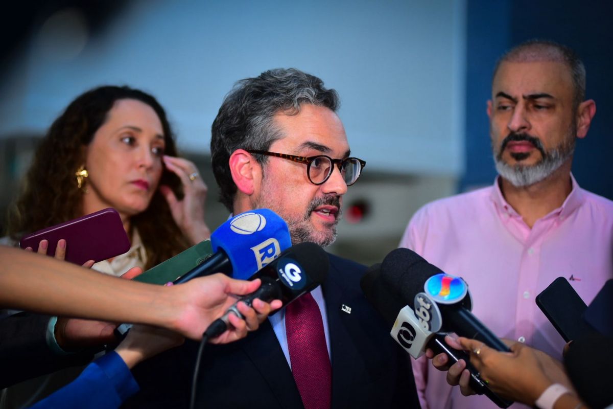 Câmara de Goiânia recua e barra viagem à Suíça de diretor legislativo