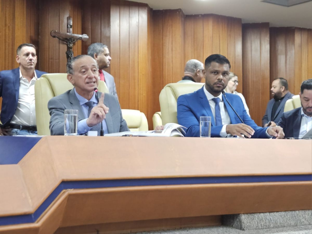 No apagar das luzes, vereadores de Goiânia tentam aumentar verba de gabinete