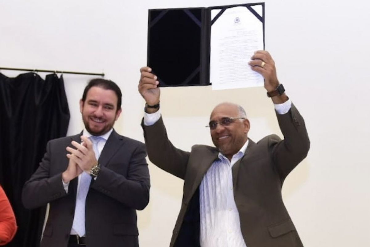 Vereador pede que Rogério Cruz use dinheiro do Refis para pagar bônus à Educação