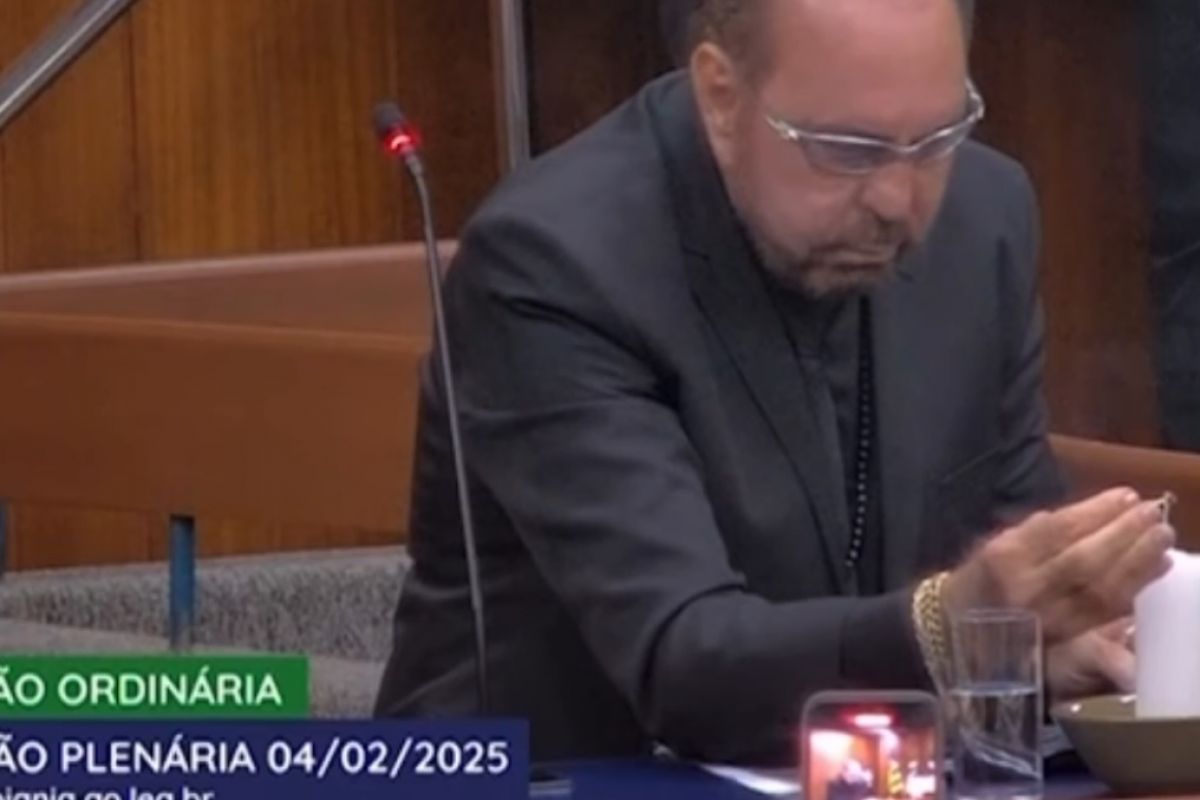 Em estreia na Câmara, Tião Peixoto eleva tom de avacalhação já consagrado no legislativo goiano