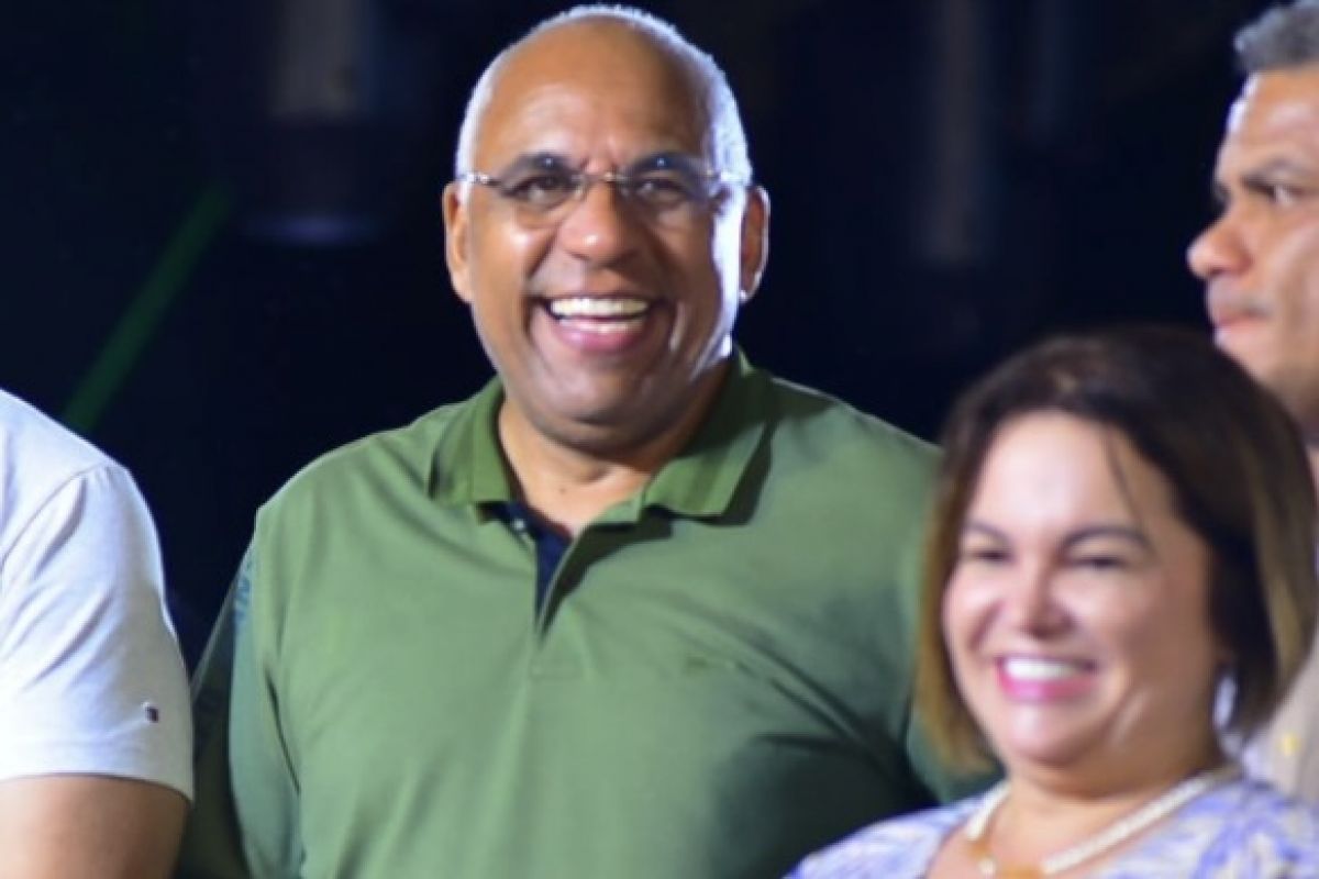 Às vésperas do Natal, Rogério Cruz dá calote em bônus para servidores da Educação