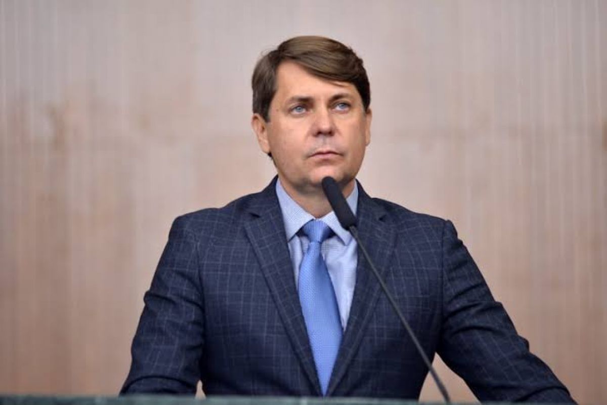Bruno Peixoto defende aumento de cargos comissionados para 5.450