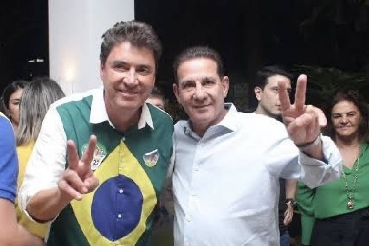 Biruta de aeroporto! Ex-bolsonarista, Vanderlan agora flerta com o PT