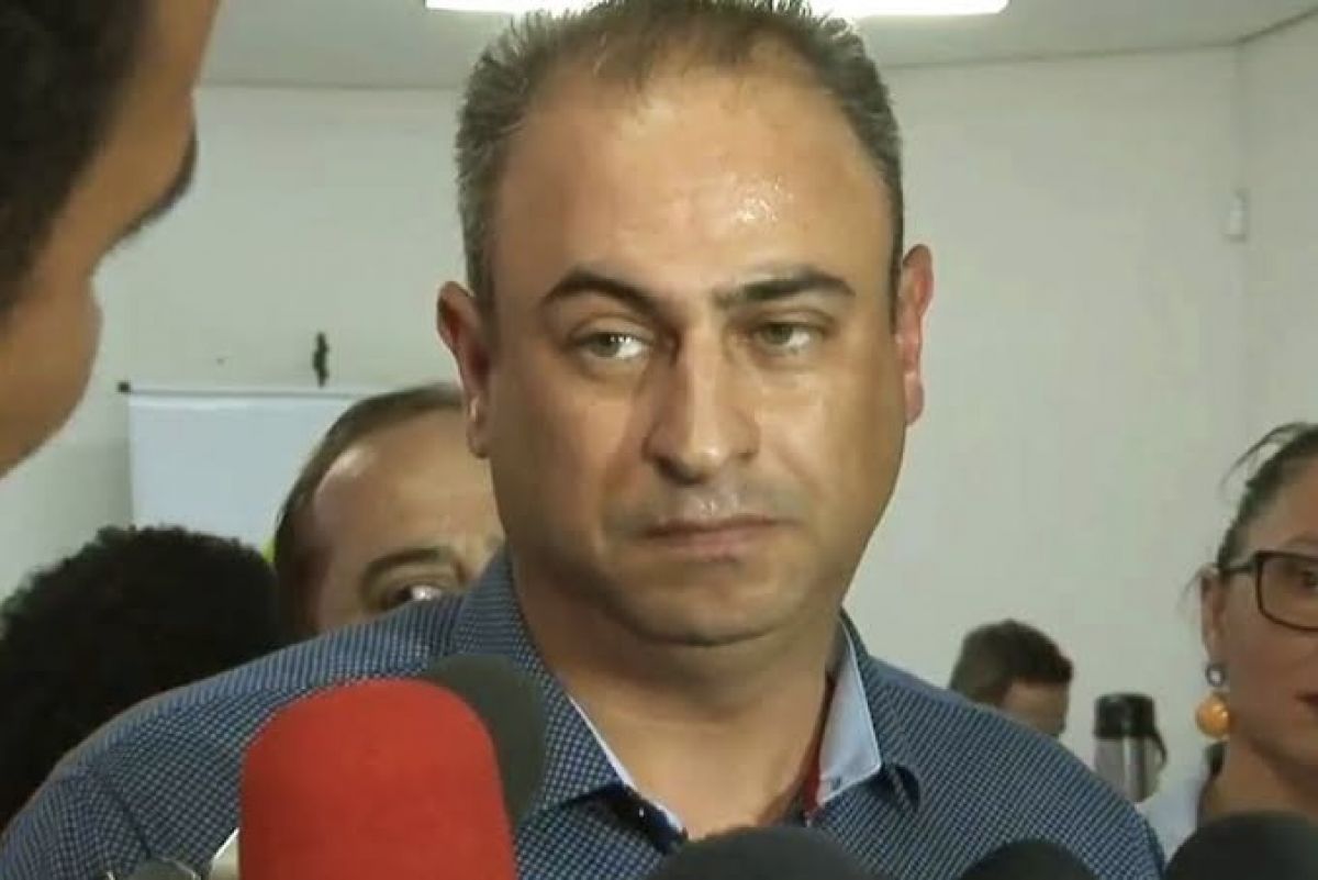 Só agora Prefeitura fala em renovar contratos de professores em Goiânia
