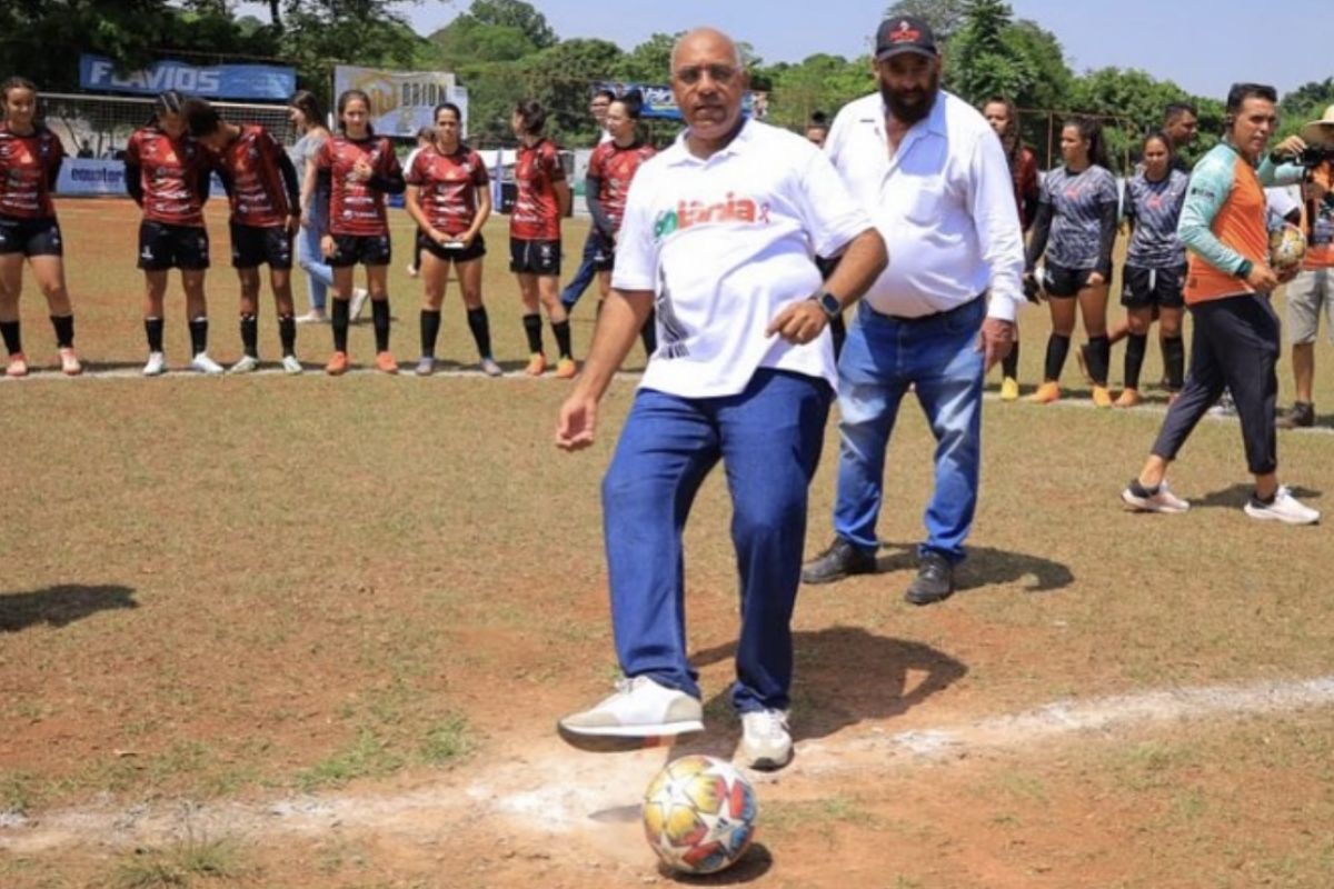 Em meio à crise, Rogério Cruz repassa R$ 2 milhões para times da capital 