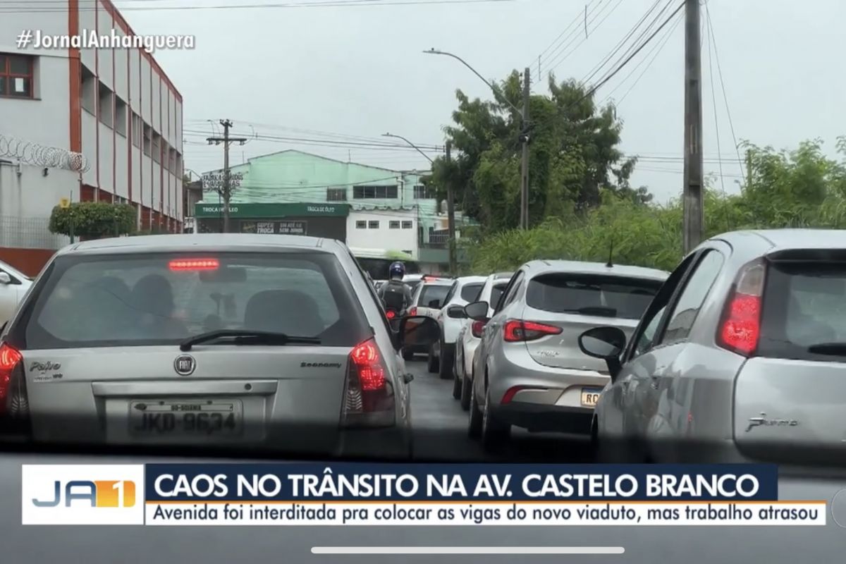 Obras no viaduto da Avenida Castelo Branco seguem causando caos no trânsito