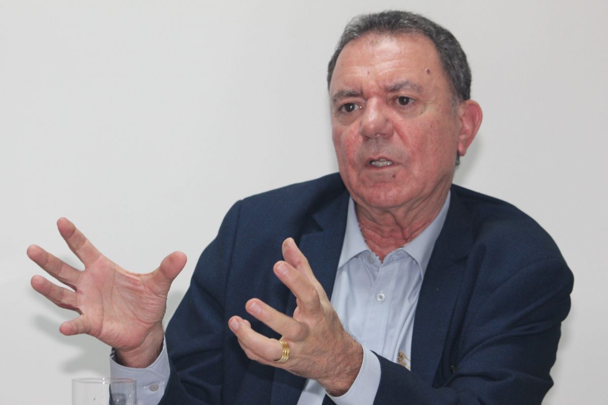 Luis Cesar Bueno admite disputar o governo de Goiás pelo PT