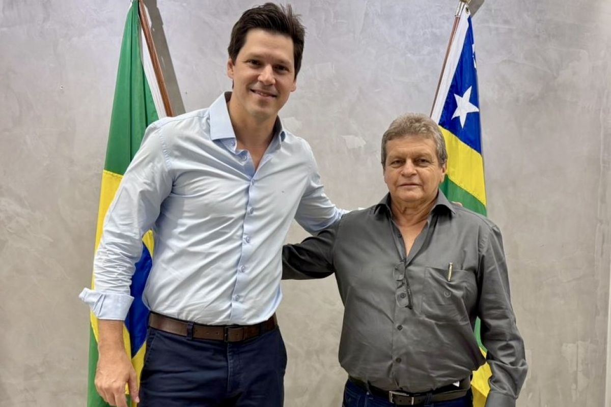 Esvaziamento do PSDB é comprovado com apoio de prefeito a Daniel Vilela