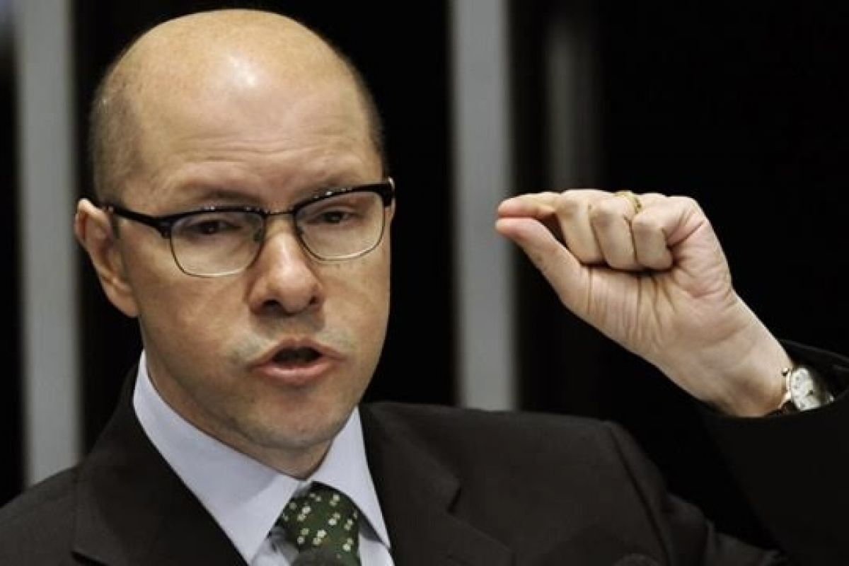 Demóstenes Torres avalia candidatura ao Senado com pesquisa de Antônio Lavareda