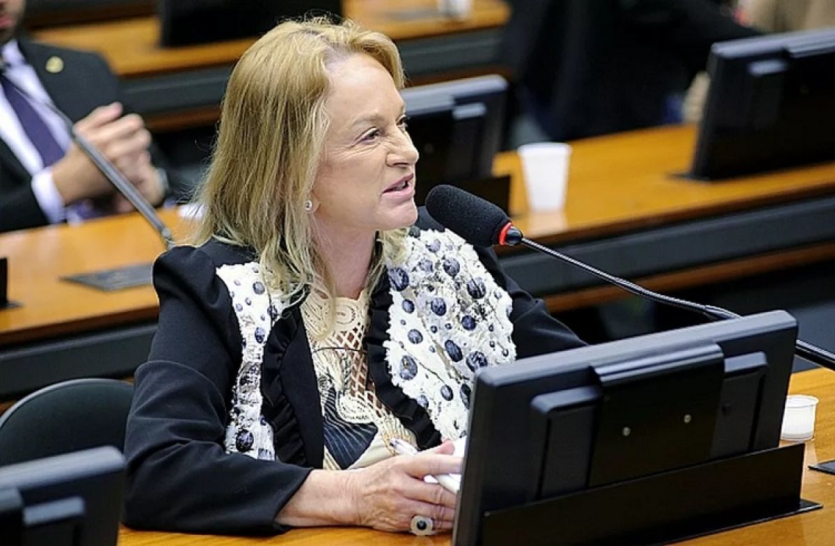 Magda Mofatto abandona projeto de Wilder Morais no PL