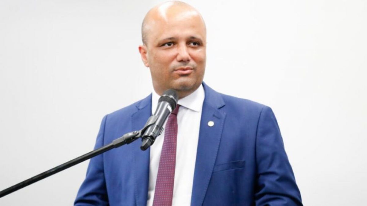 Major Vitor Hugo é diplomado; PL goiano se cala sobre vereador 