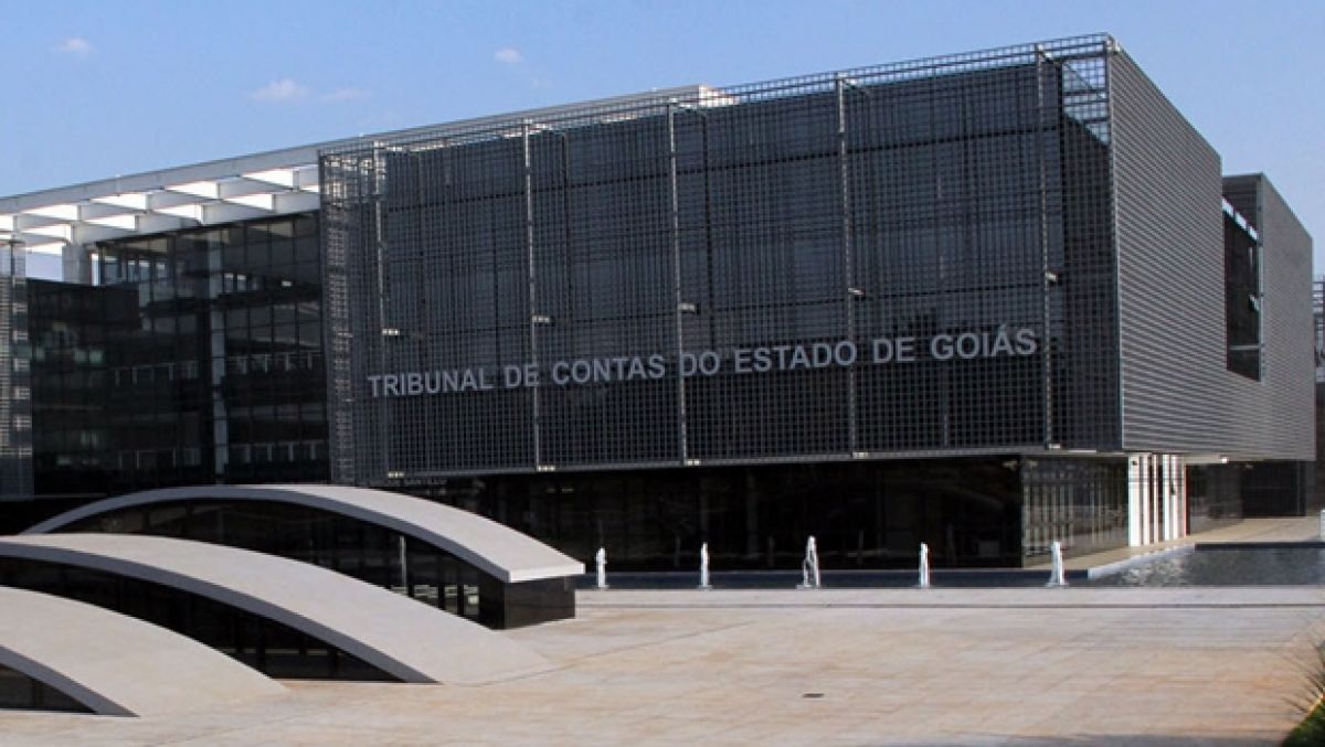 TCE-GO cria cargos e reajusta benefícios em meio a excesso de comissionados