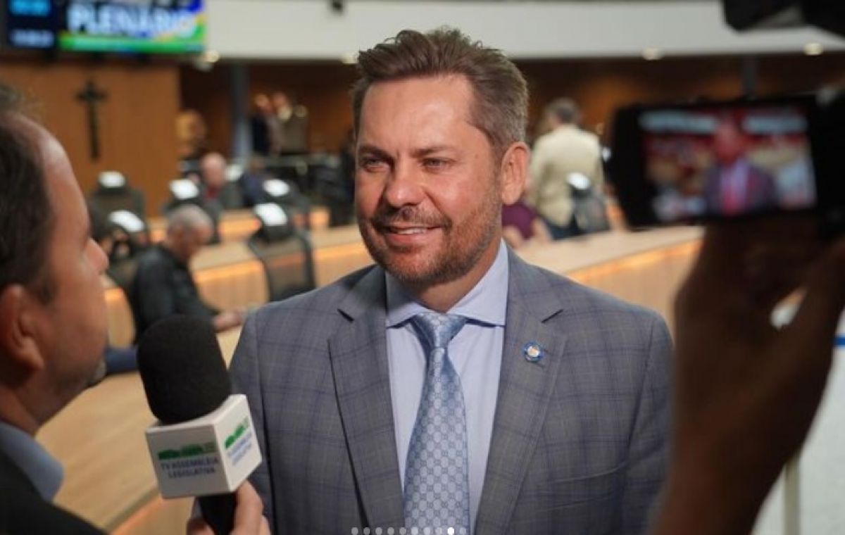 Alego autoriza uso de verba indenizatória para compra de roupas por deputados