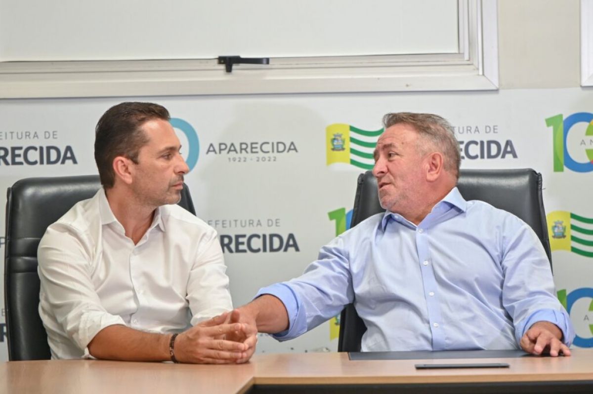 Leandro Vilela denuncia Vilmar Mariano ao TCM por rombo financeiro em Aparecida