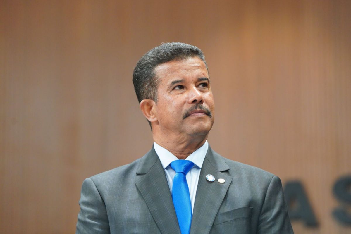 Viagens de Coronel Adailton já custaram R$ 332 mil aos cofres públicos