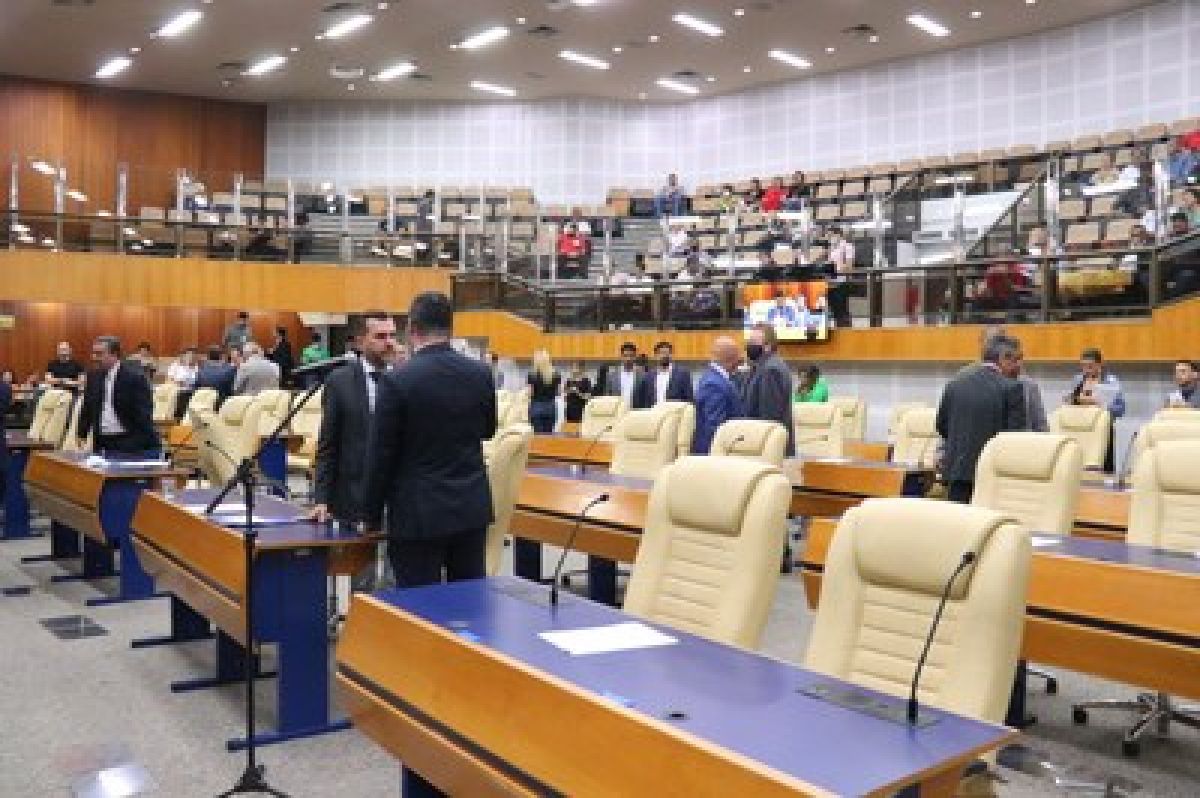Site destaca que ano legislativo começa com ameaças de vereadores contra a gestão de Rogério Cruz