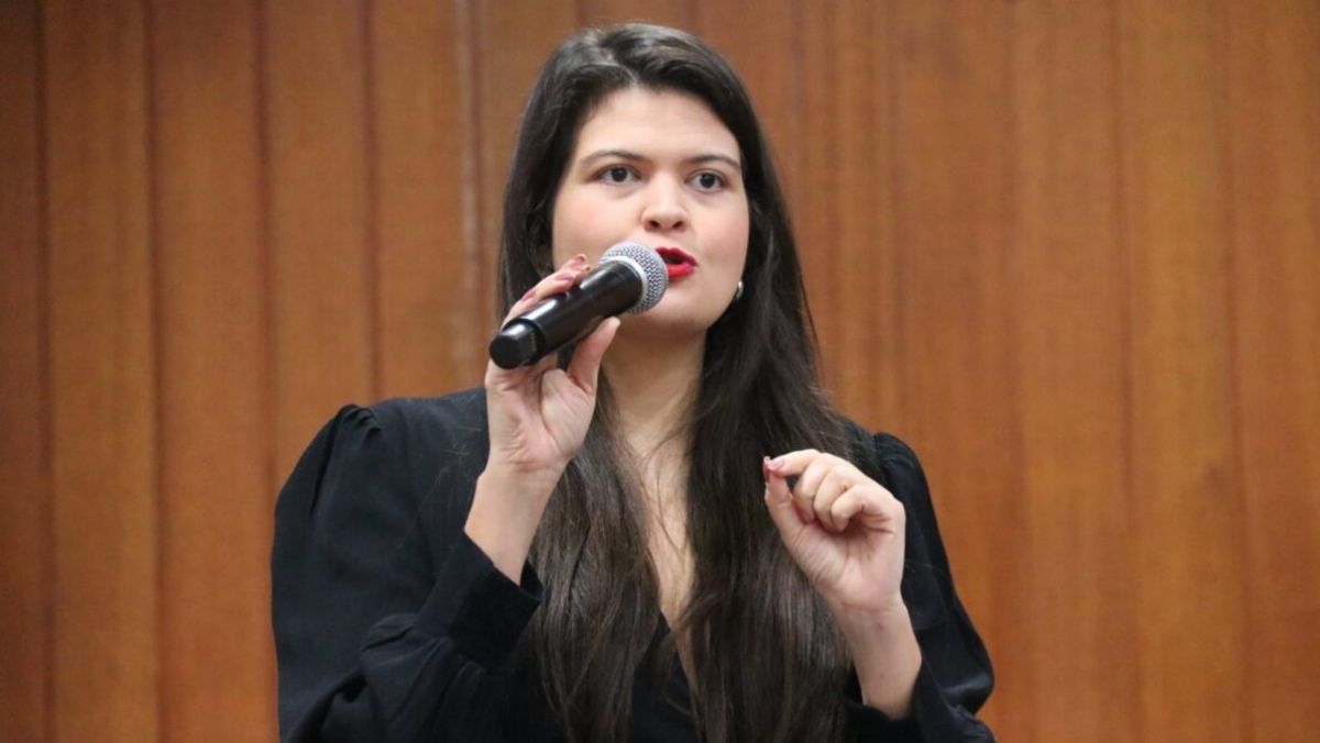 Aava Santiago pode enfrentar disputa judicial por saída do PSDB