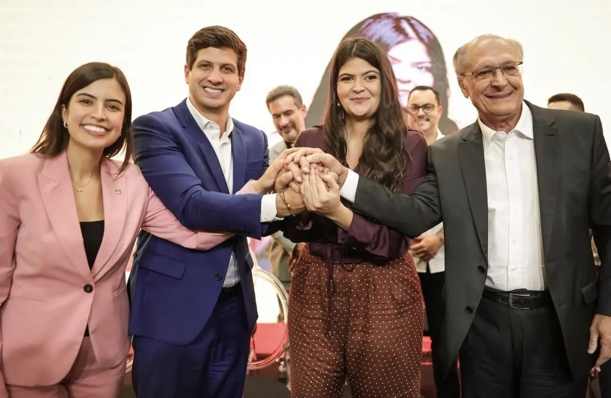 Aava Santiago deixa PSDB de Marconi e se filia ao PSB em ato com Alckmin