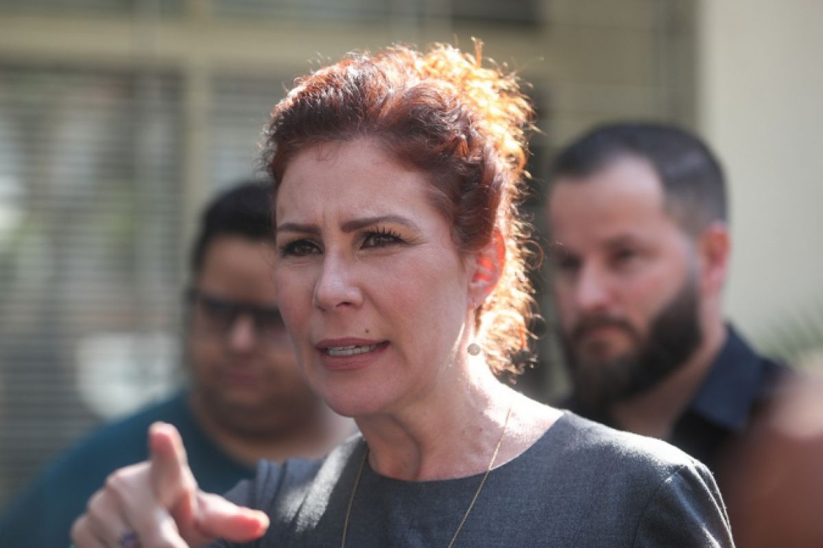 Mesmo condenada à prisão pelo STF, Câmara dos Deputados salva mandato de Carla Zambelli