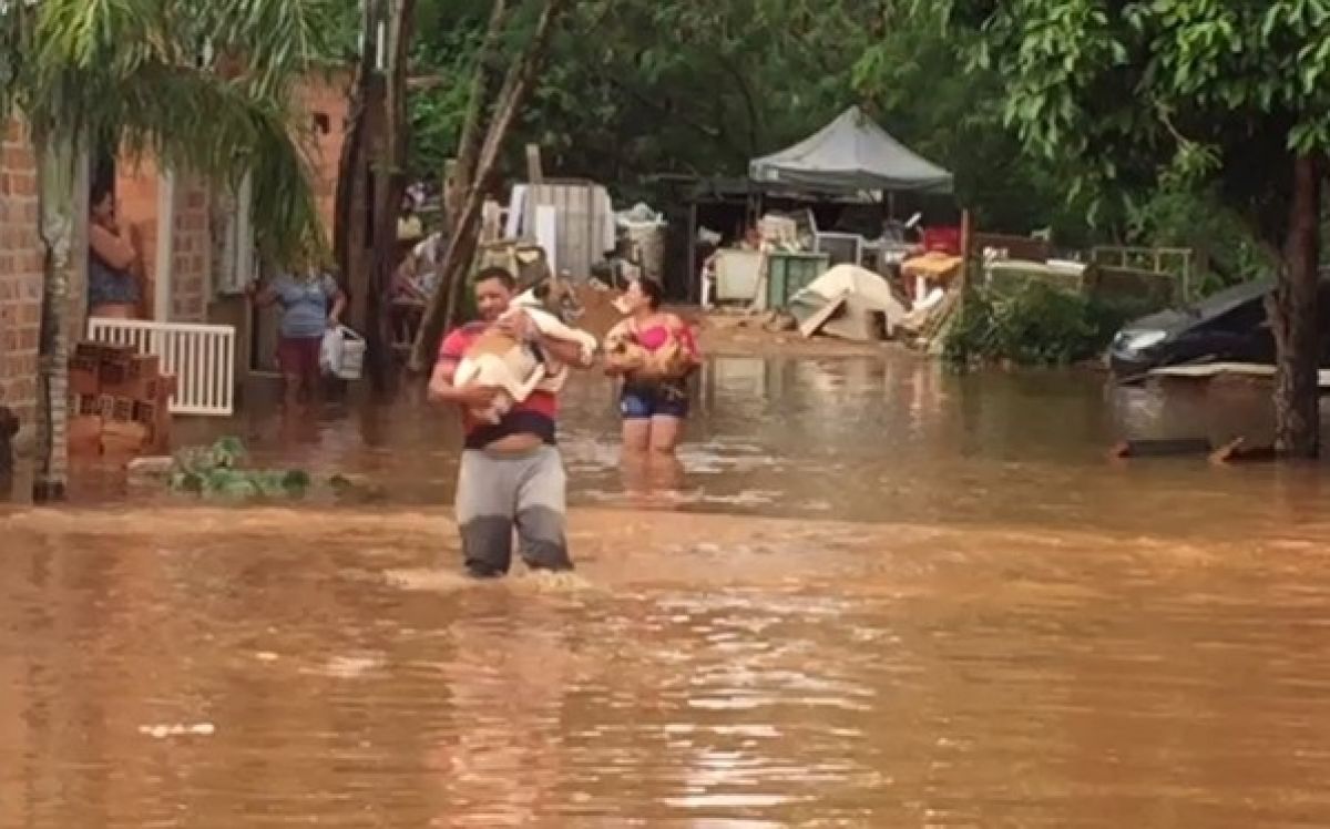 Enxurrada invade casas na região Norte de Goiânia pelo segundo ano consecutivo