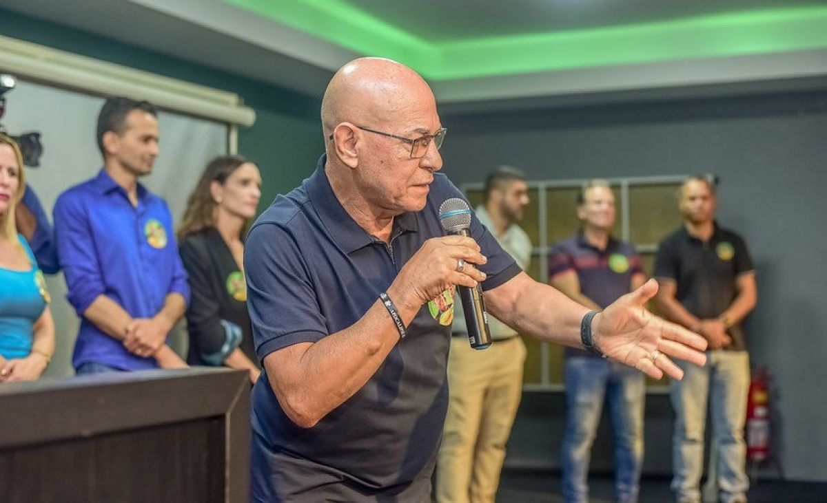 Professor Alcides agora celebra até farinheira e pode desistir da reeleição