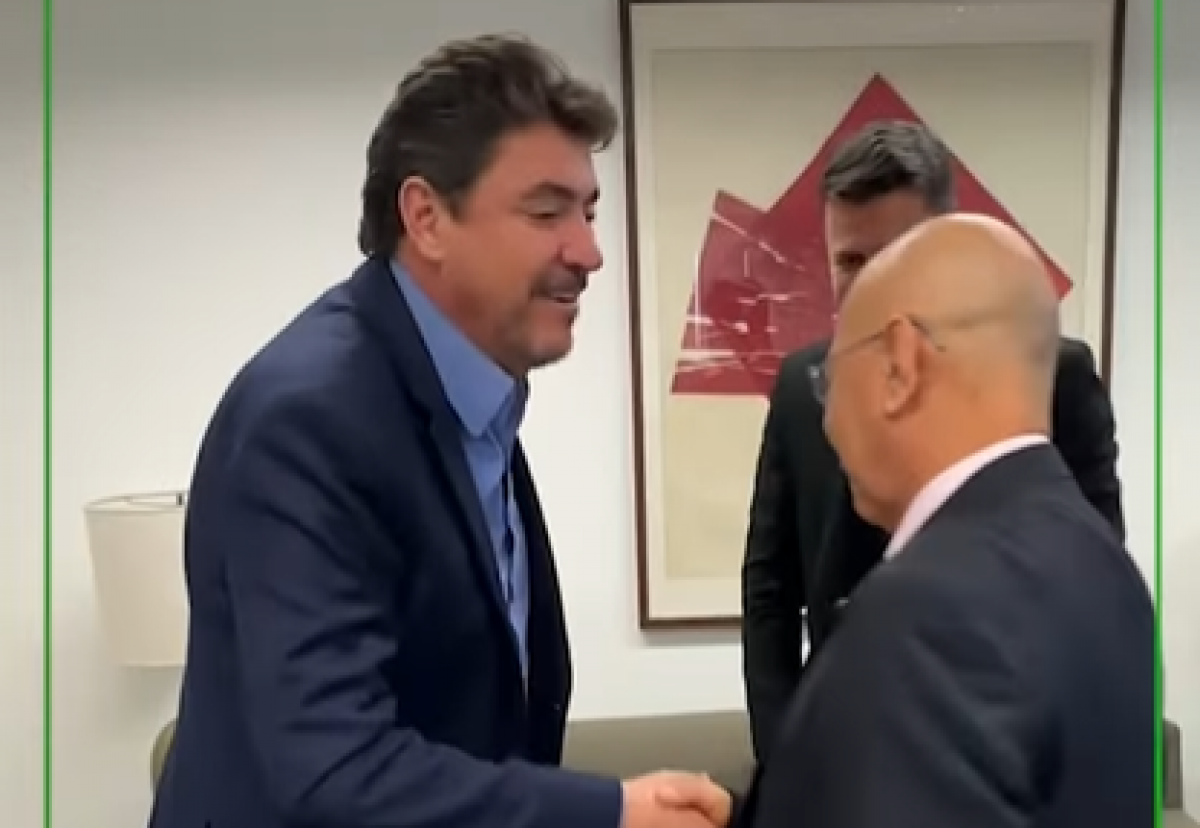 Professor Alcides posta vídeo com Wilder pra mostrar que ele e o senador estão juntos