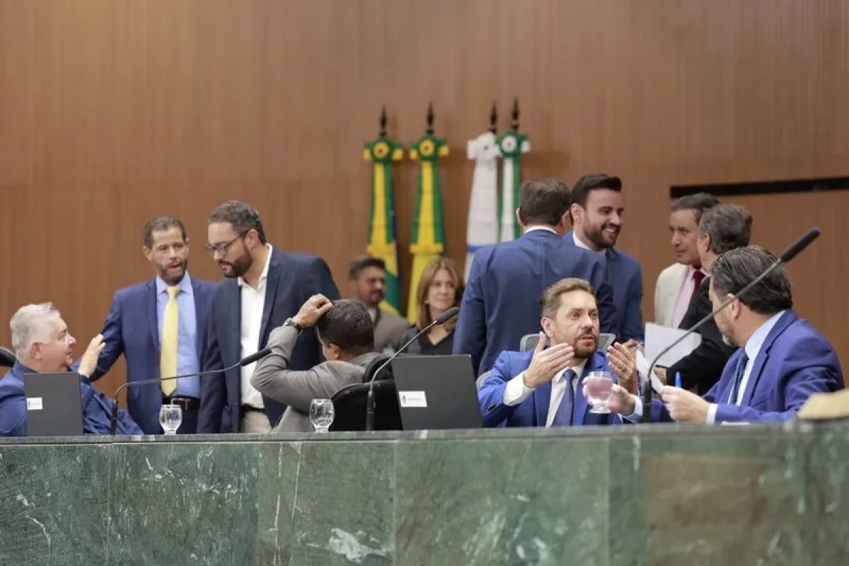 Deputados de Goiás estão entre os mais bem pagos do Brasil, diz estudo