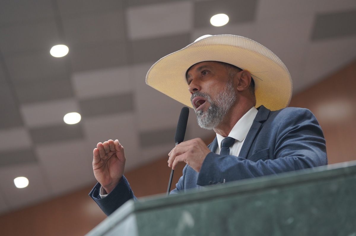 Após série de brigas na Alego, Amauri Ribeiro ficará 30 dias sem discursar na tribuna