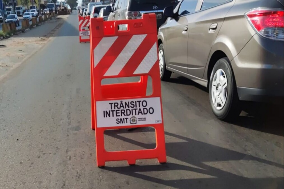 Recapeamento interminável da T-9 volta a interromper trânsito em Goiânia