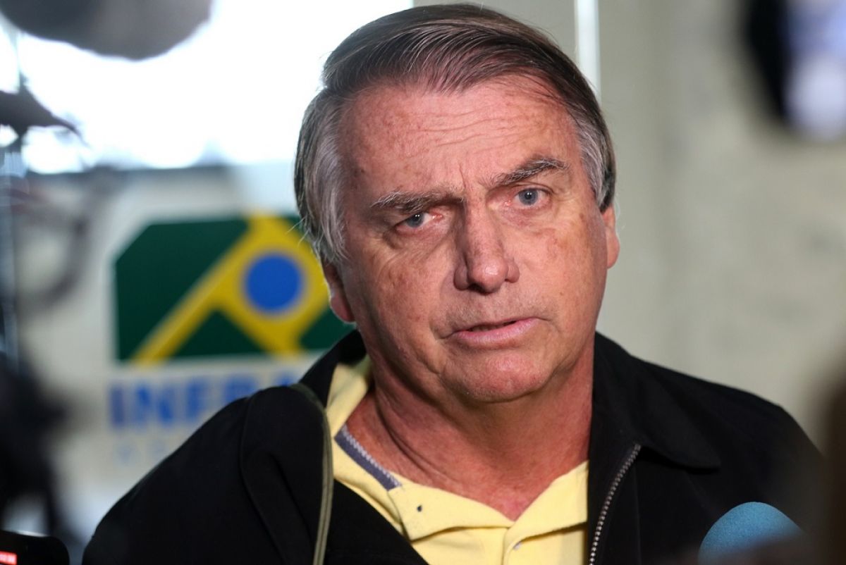 “Eu posso fugir agora”, diz Bolsonaro sobre retenção de passaporte