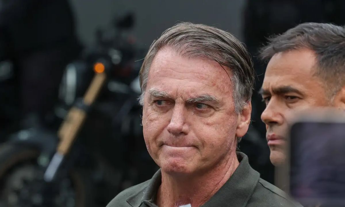Arma registrada em nome de Bolsonaro é apreendida com militar do Exército